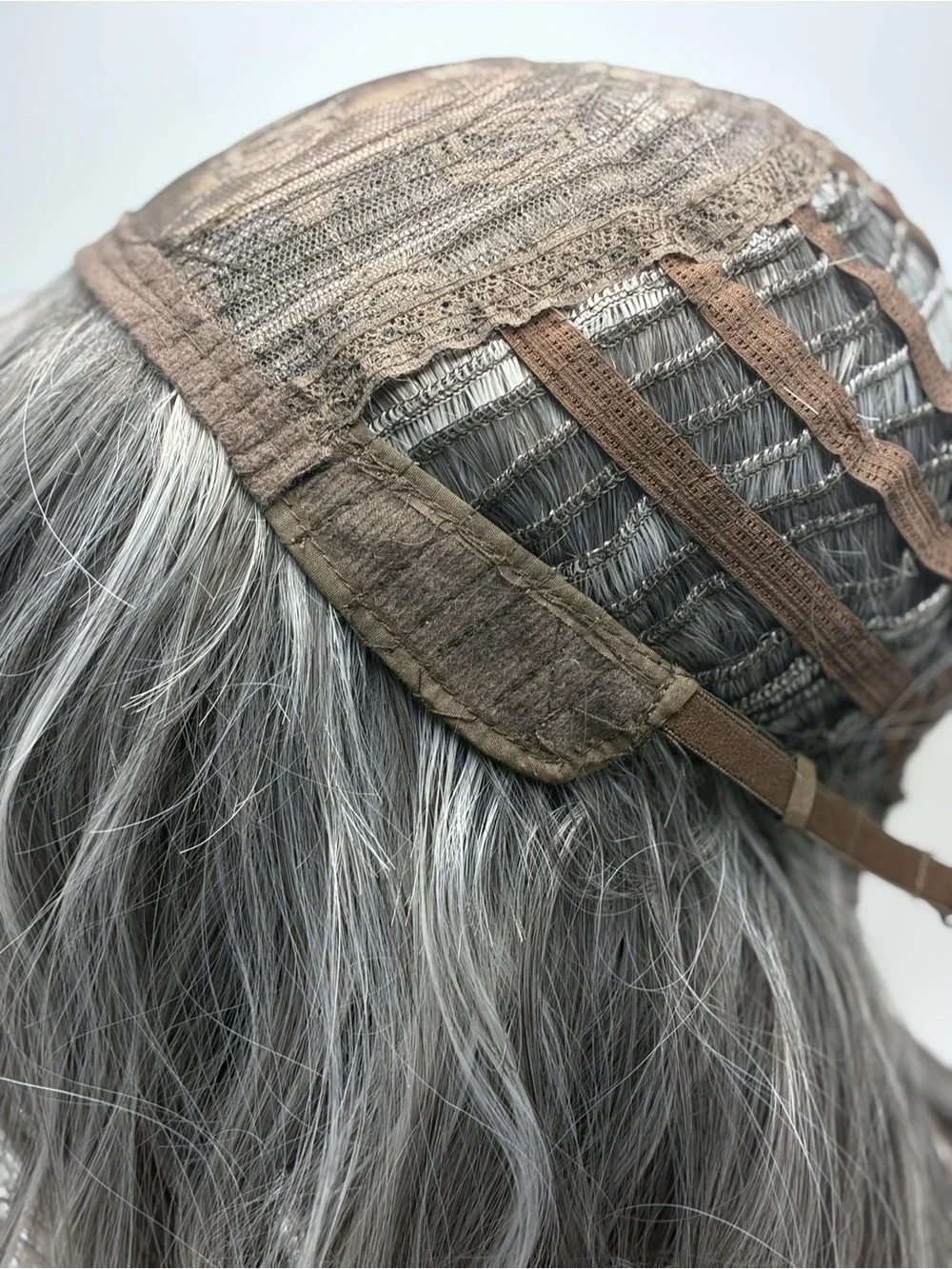 Silver Gray Women's Wavy Mid-Length Wig - Sleek Natural Look. Synthetic 14”